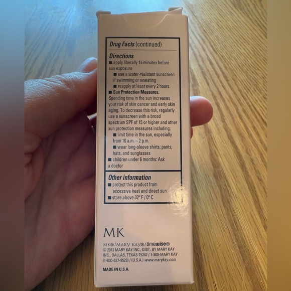 Mary Kay Timewise Day Solution Sunscreen Broad Spectrum SPF 35 - Picture 3 of 6